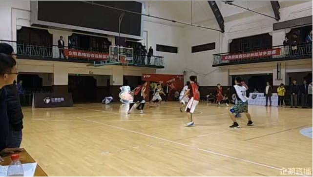 舞龙+啦啦队，武汉大学迎新篮球决赛落幕！